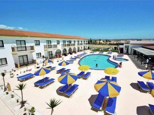 Cosmelenia Hotel & Apartments