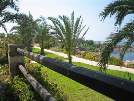 Vrachia Beach Resort