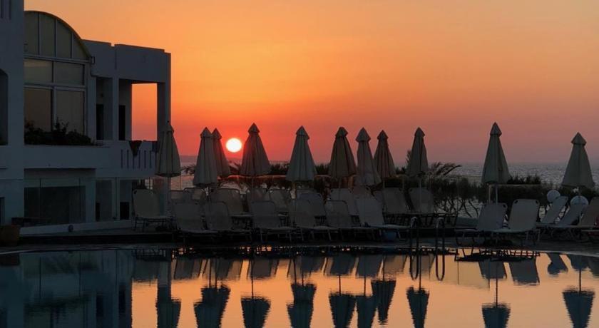 Maritimo Beach Hotel