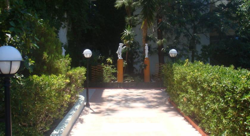 Achousa Hotel