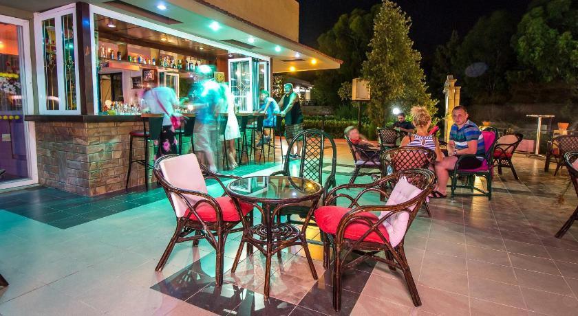 Achousa Hotel