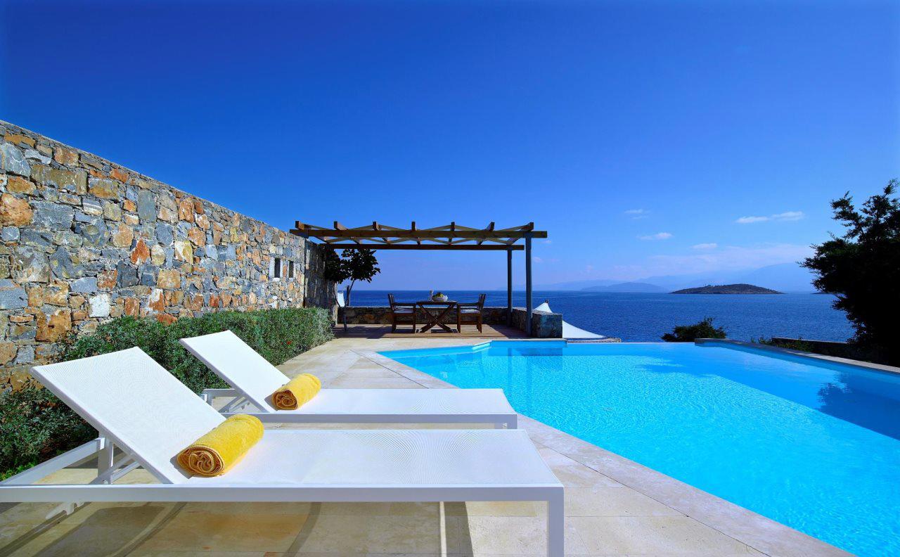 ST. NICOLAS BAY RESORT HOTEL & VILLAS