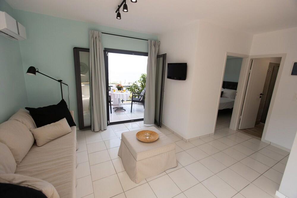 Minois Boutique Hotel
