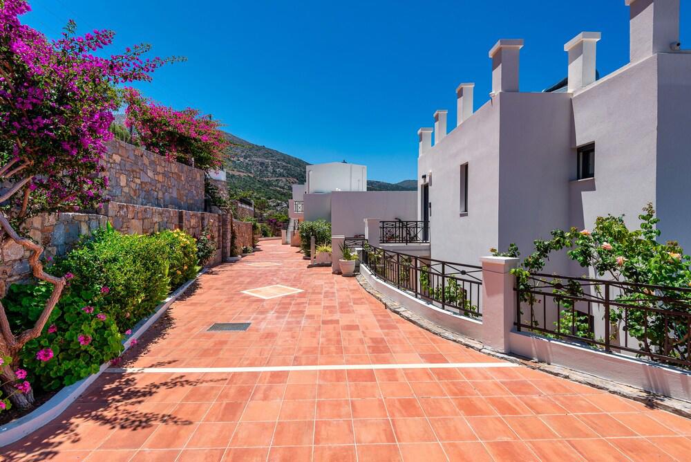 Minois Boutique Hotel