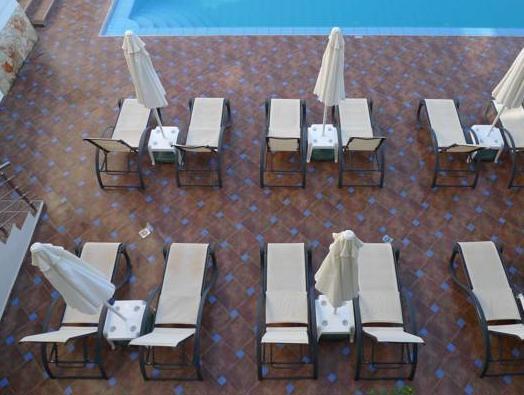 Theros Hotel