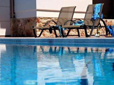 Theros Hotel