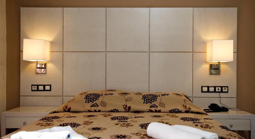Theros Hotel