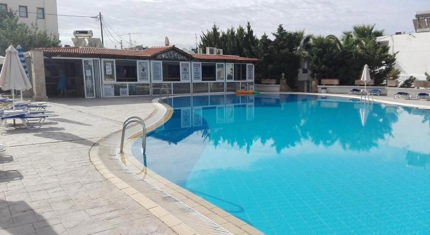 Coliseum Studios & Apartments