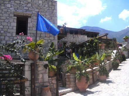 Stone Village Petrino Horio