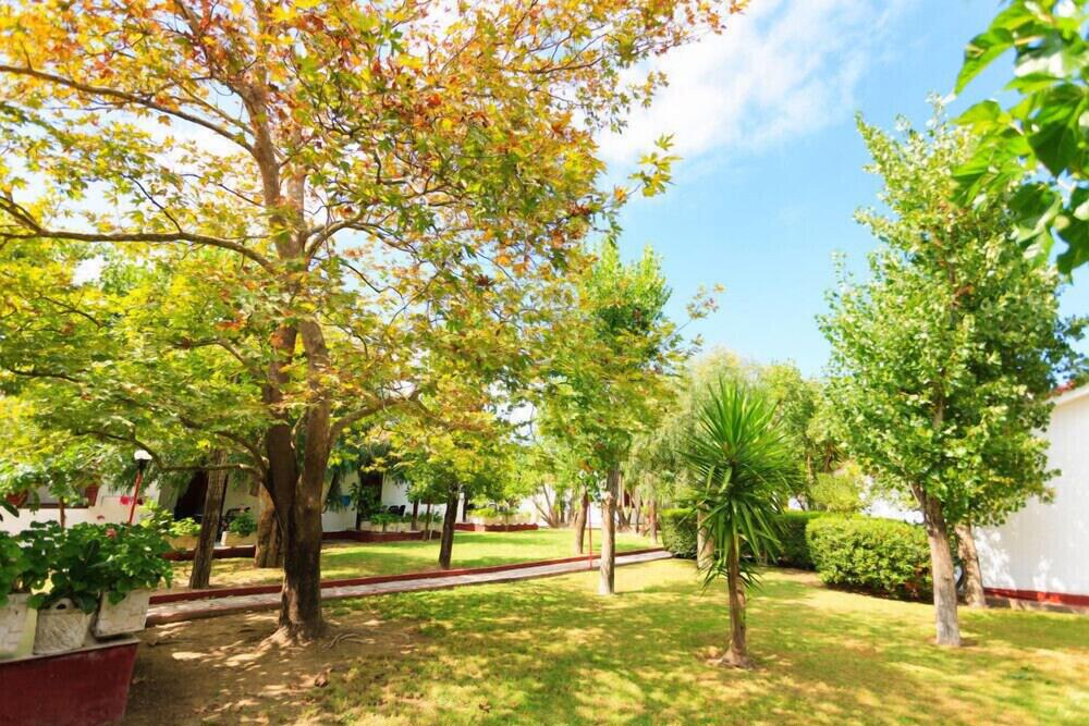 Alykes Park Bungalows & Apartments