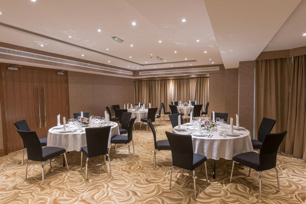 Hawthorn Suites By Wyndham Abu Dhabi City Center