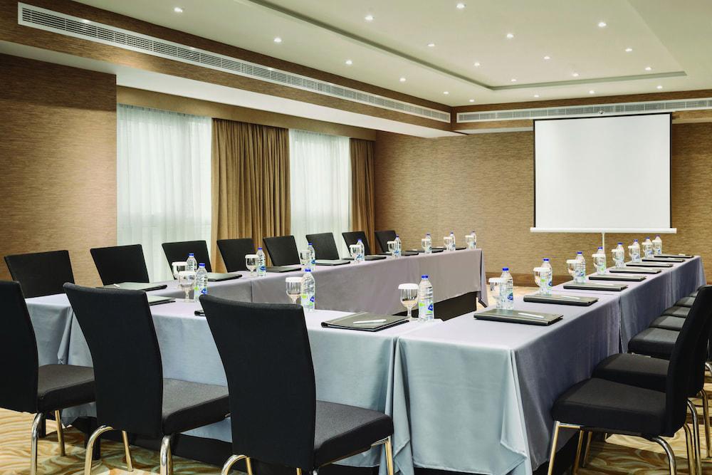 Hawthorn Suites By Wyndham Abu Dhabi City Center