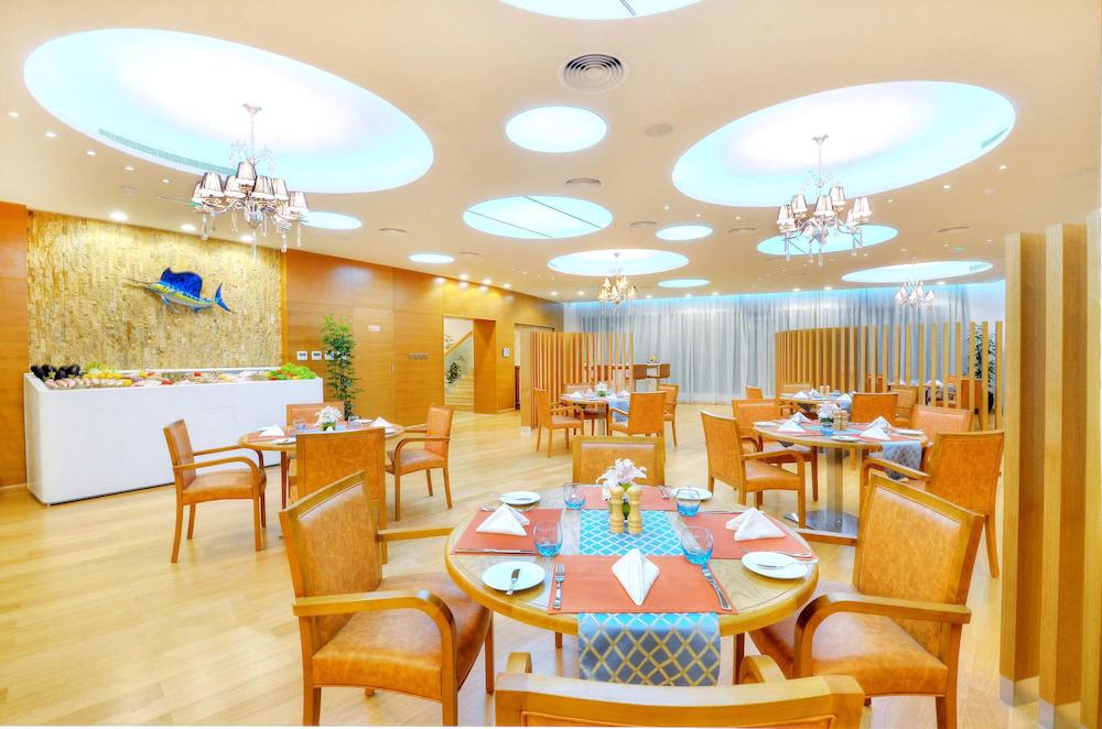 Oceanic Khorfakkan Resort & Spa