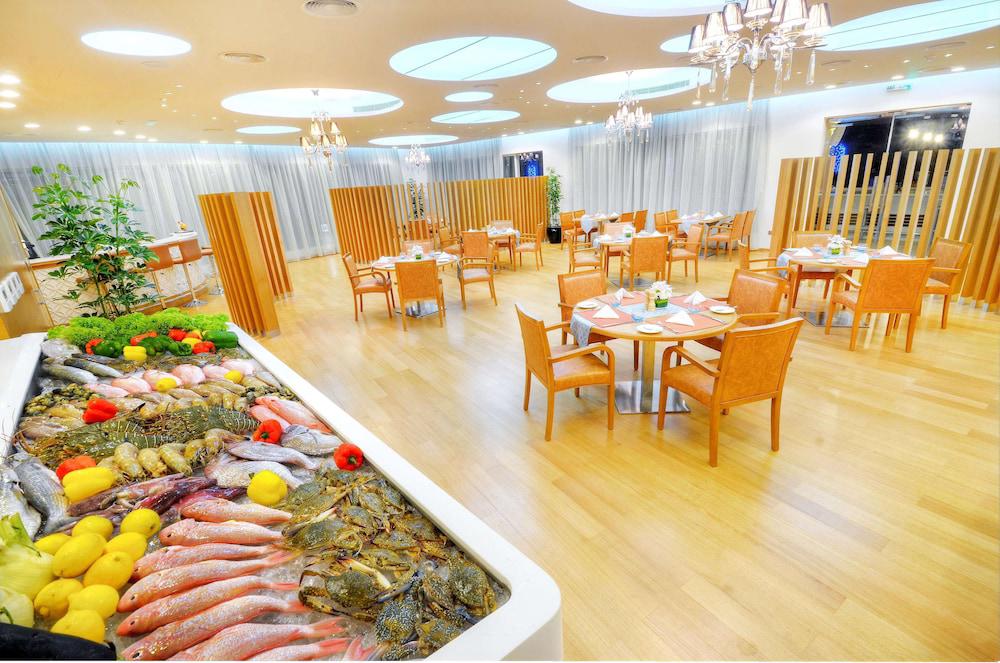 Oceanic Khorfakkan Resort & Spa
