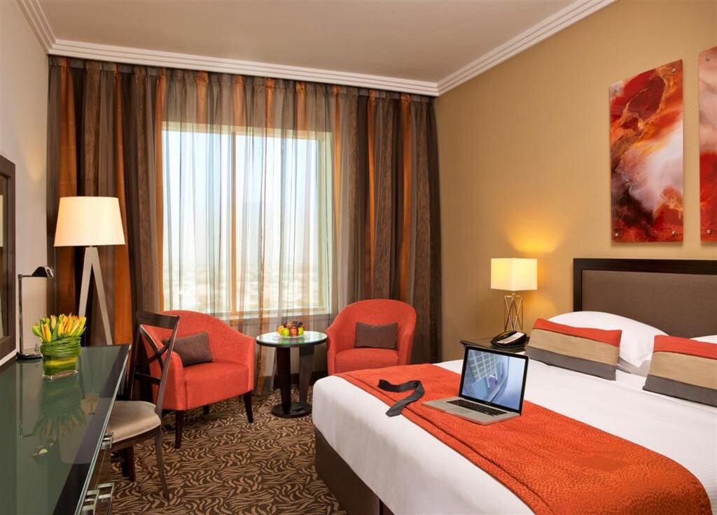 TOWERS ROTANA.