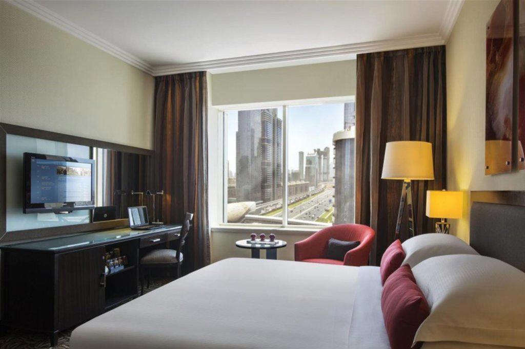 TOWERS ROTANA.