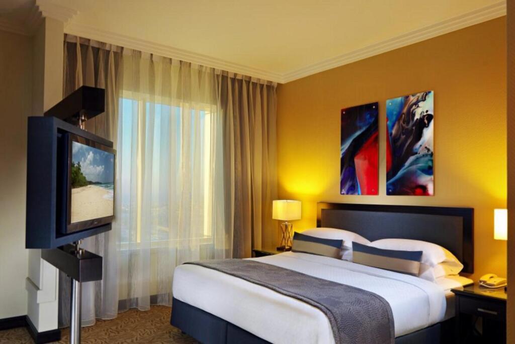 TOWERS ROTANA.