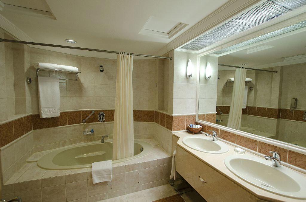 TOWERS ROTANA.