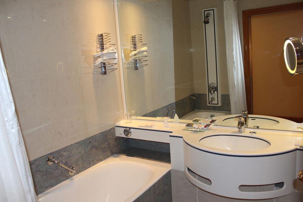 Mercure Grand Jebel Hafeet Al Ain Hotel