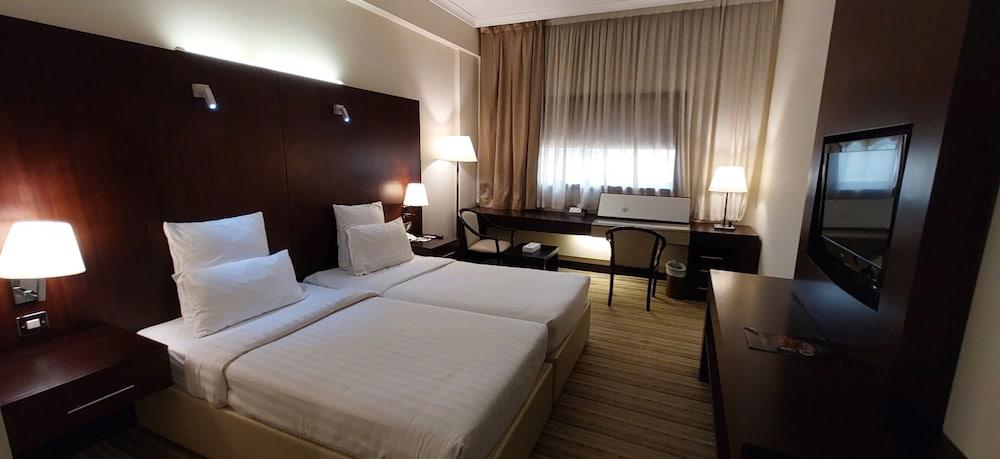 Aravi Hotel