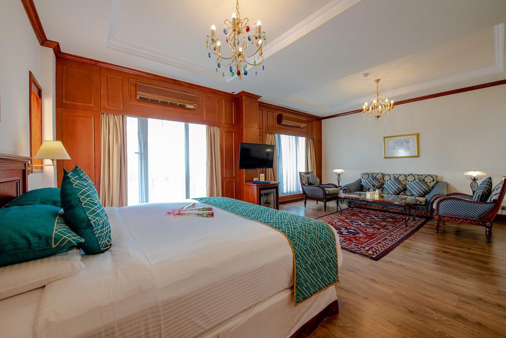Riviera Hotel
