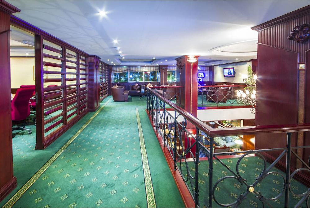 Riviera Hotel