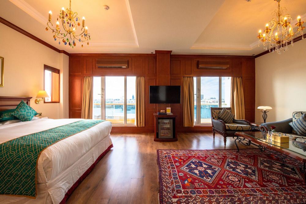 Riviera Hotel
