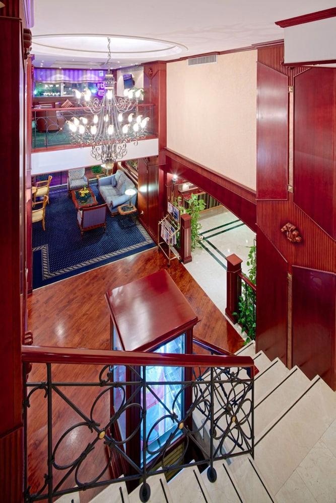 Riviera Hotel