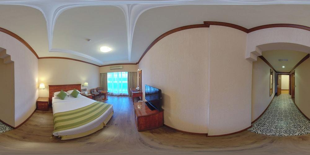 Riviera Hotel