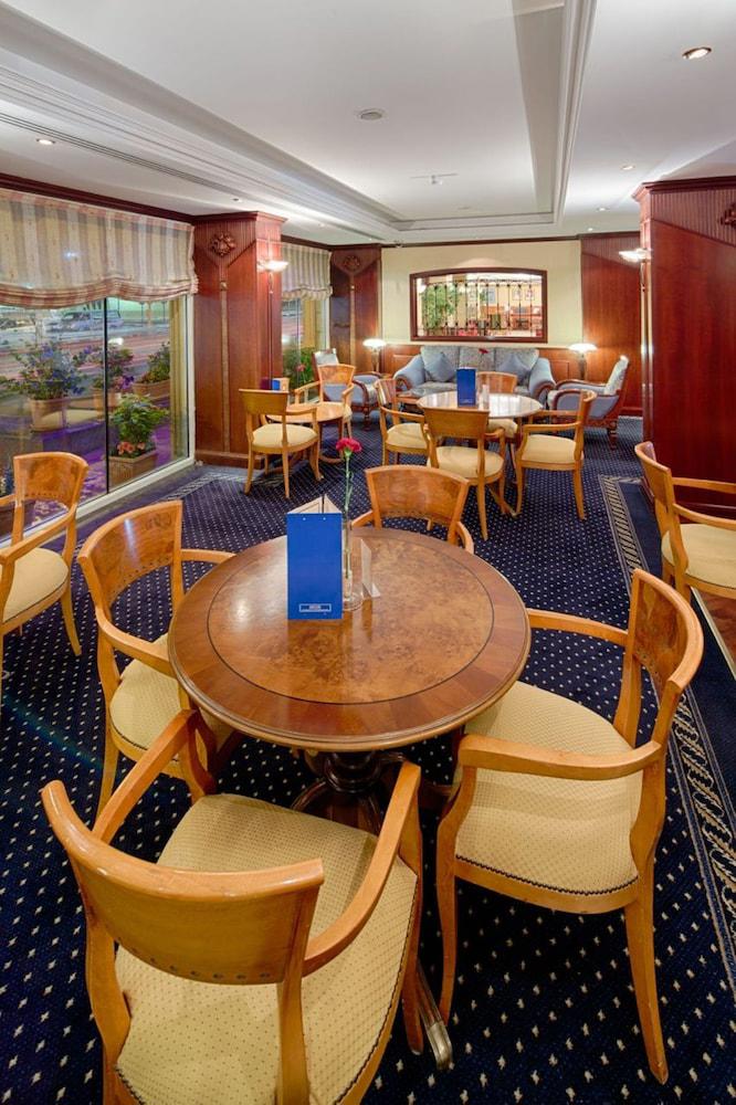 Riviera Hotel
