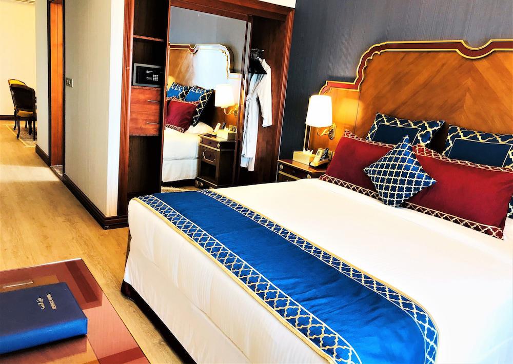 Riviera Hotel