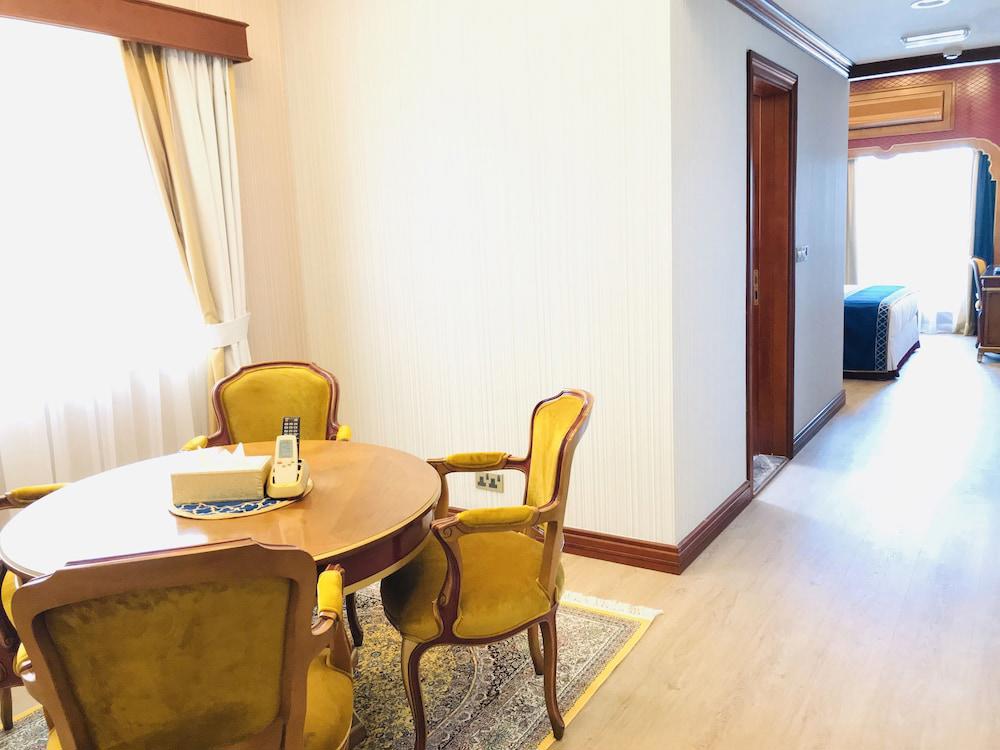 Riviera Hotel
