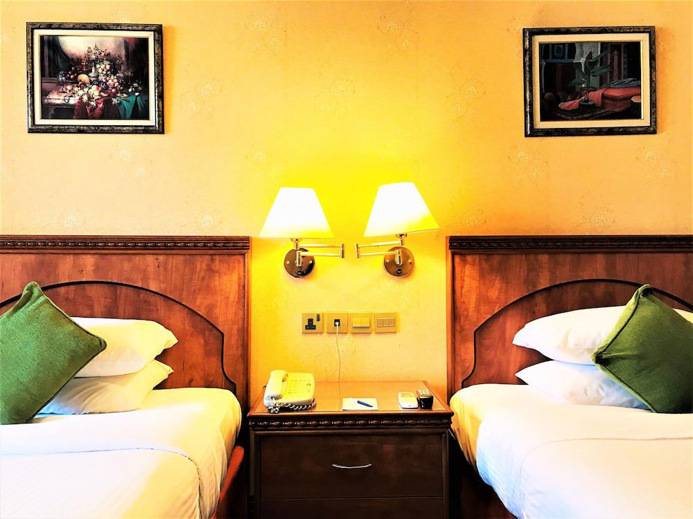 Riviera Hotel