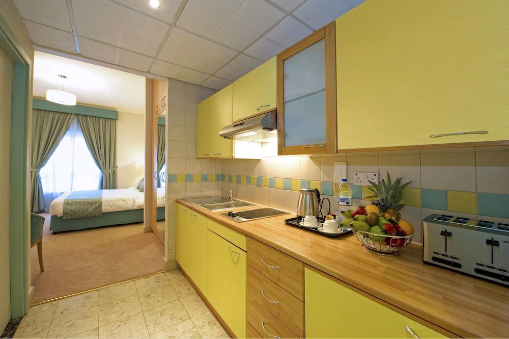 Al Bustan Center & Residence Hotel