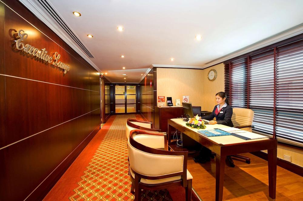 Al Bustan Center & Residence Hotel