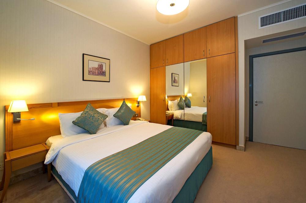 Al Bustan Center & Residence Hotel