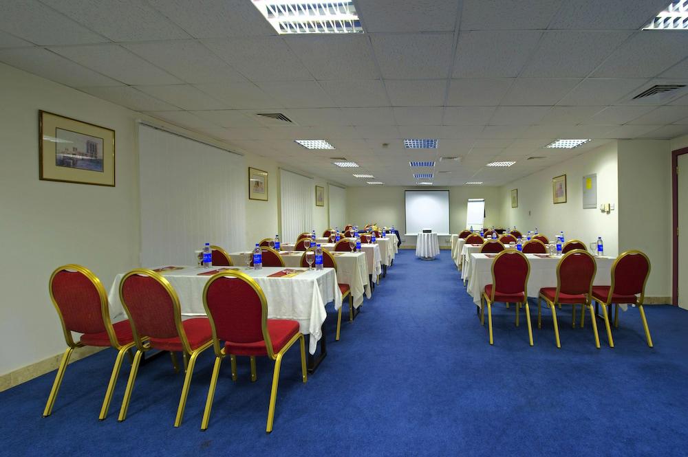 Al Bustan Center & Residence Hotel