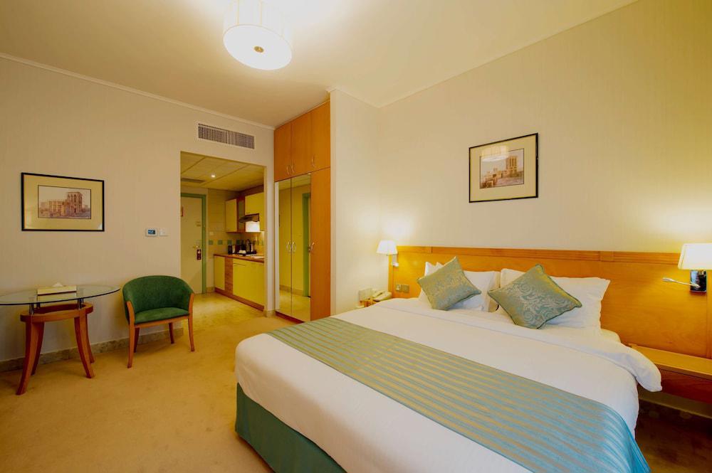 Al Bustan Center & Residence Hotel