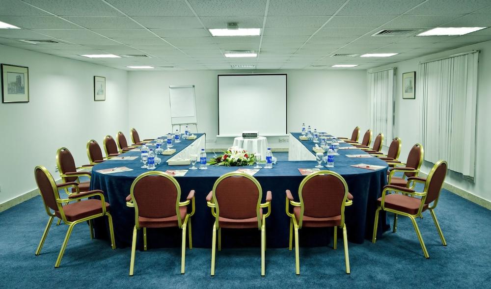 Al Bustan Center & Residence Hotel