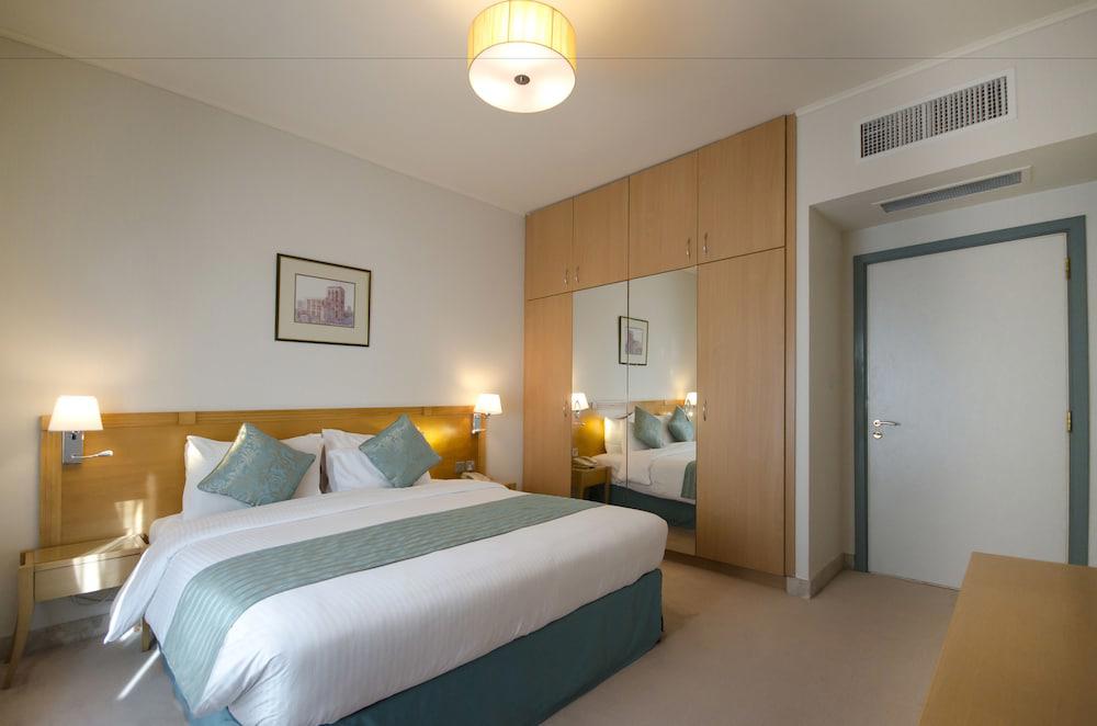 Al Bustan Center & Residence Hotel