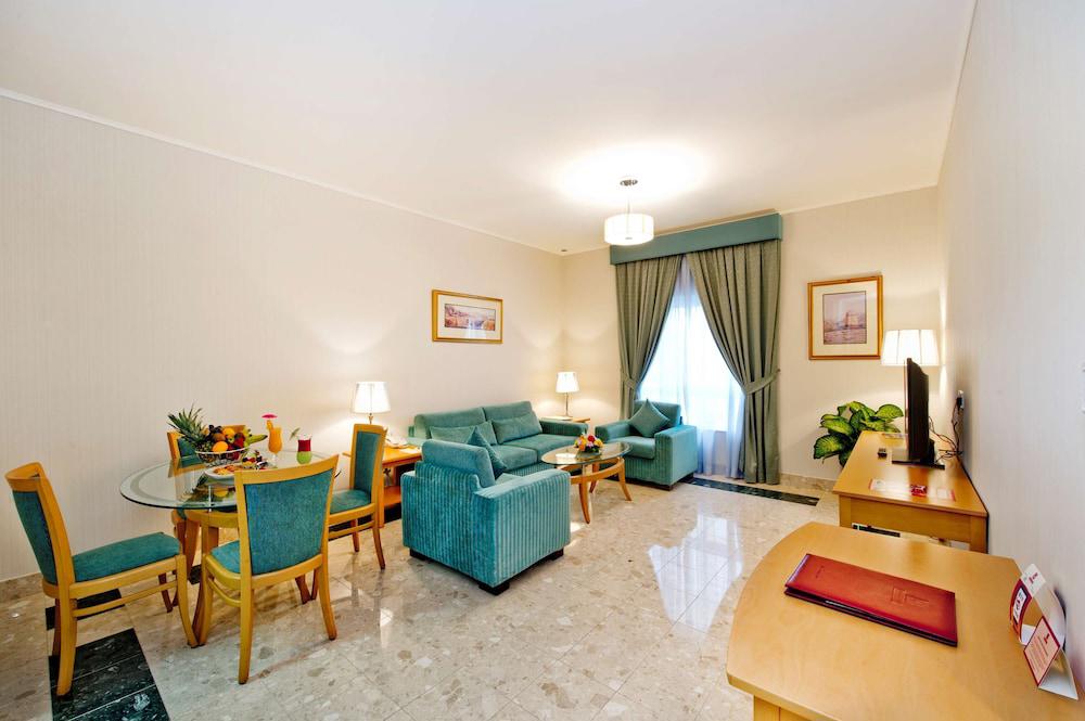 Al Bustan Center & Residence Hotel