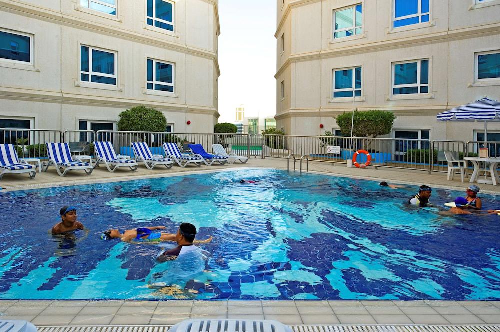 Al Bustan Center & Residence Hotel