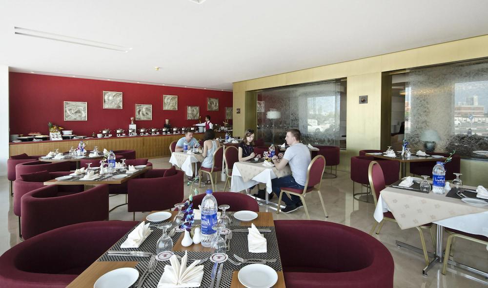 Al Bustan Center & Residence Hotel