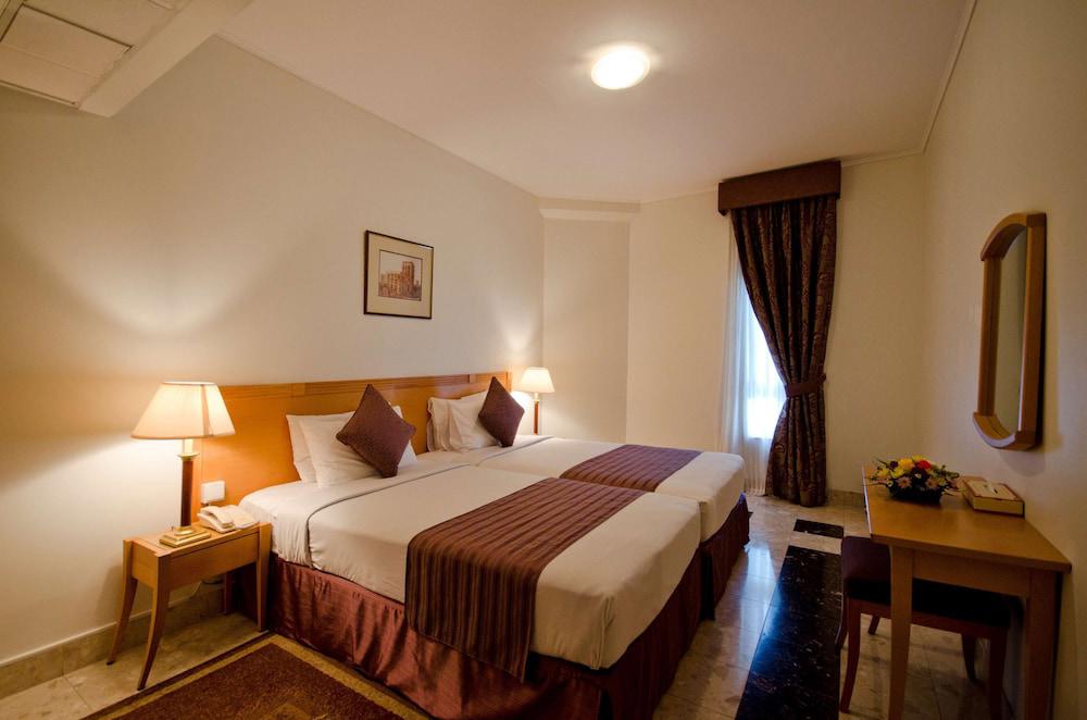 Al Bustan Center & Residence Hotel