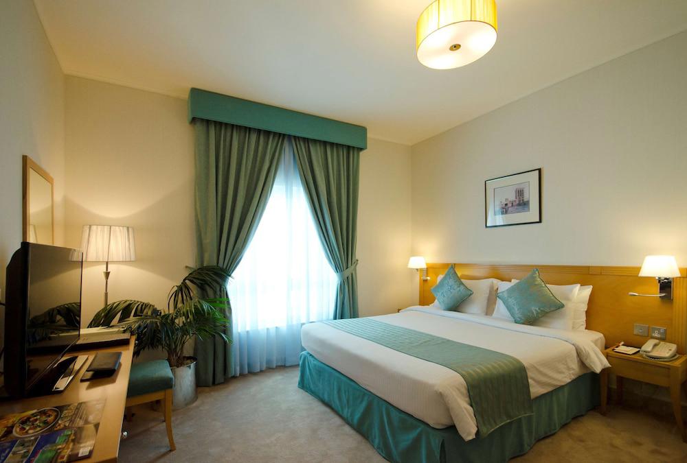 Al Bustan Center & Residence Hotel