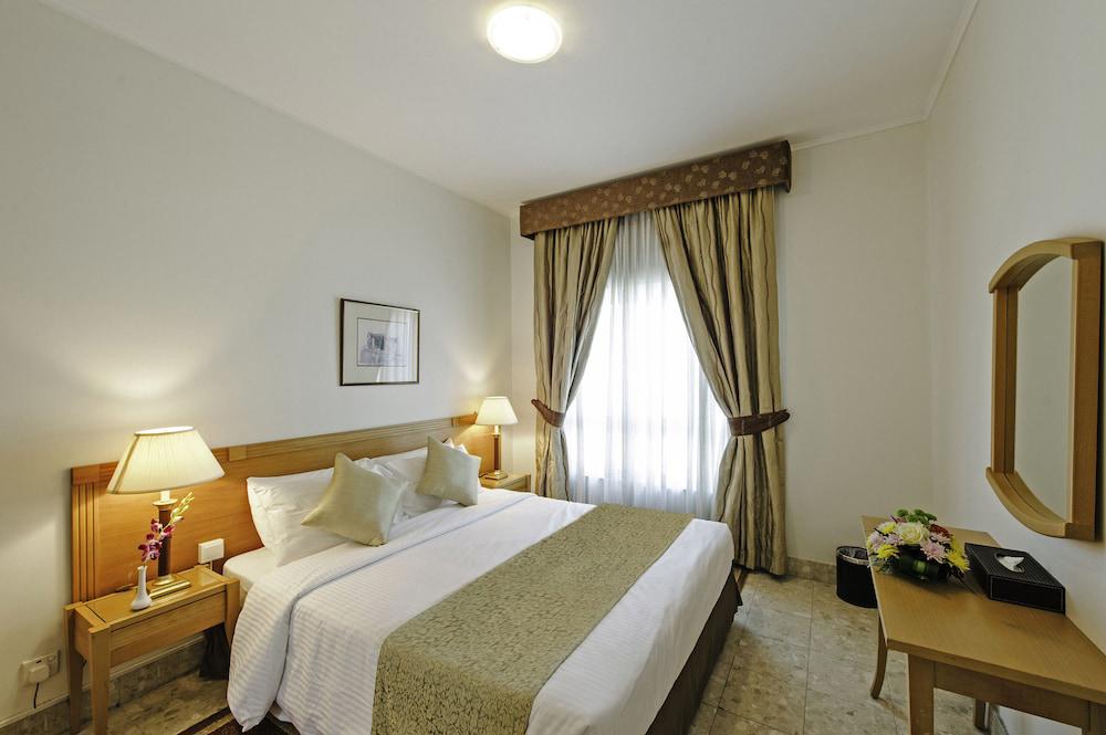 Al Bustan Center & Residence Hotel