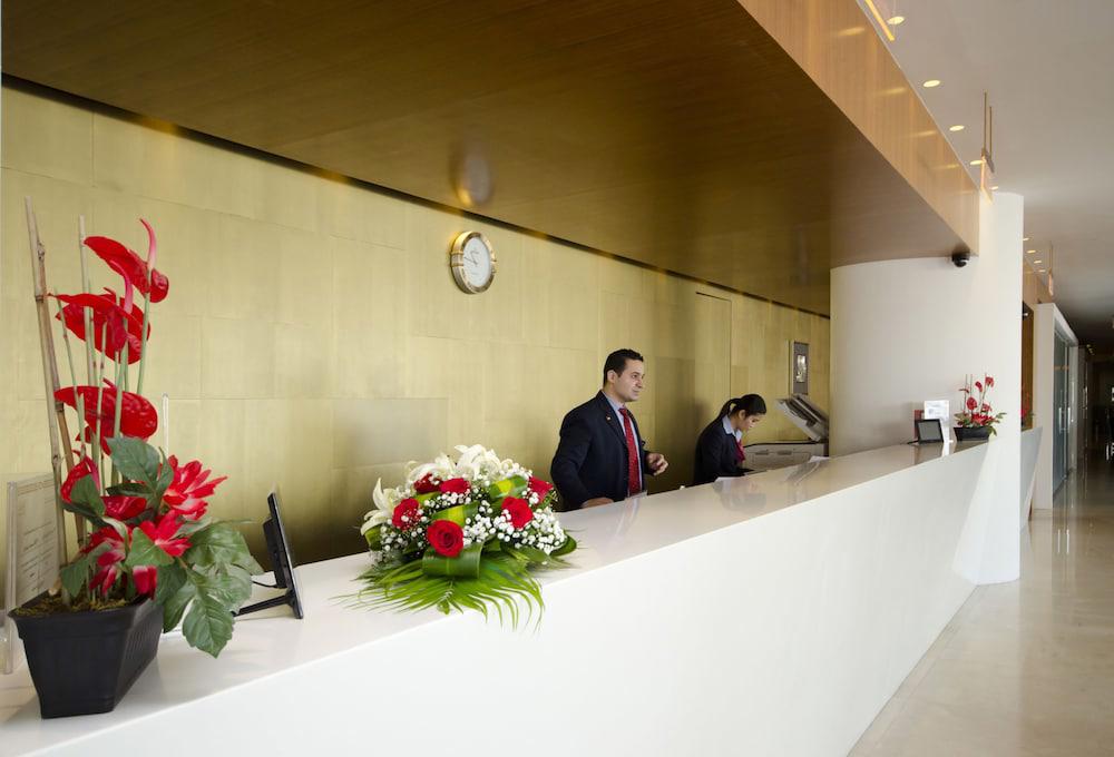 Al Bustan Center & Residence Hotel