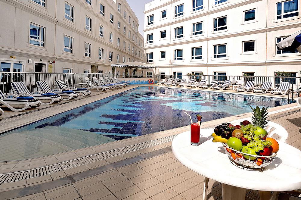 Al Bustan Center & Residence Hotel