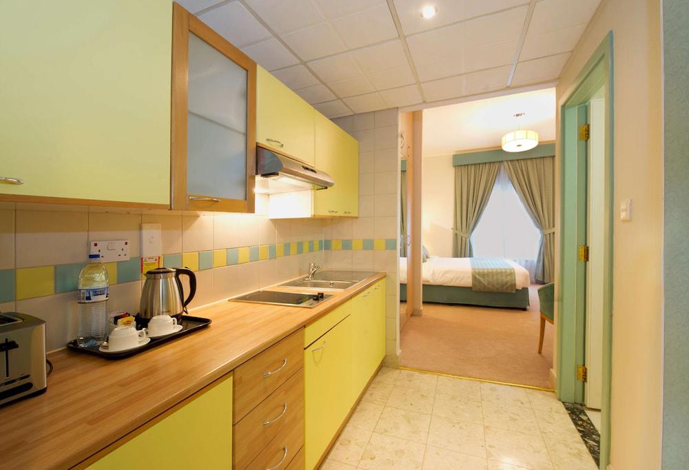 Al Bustan Center & Residence Hotel