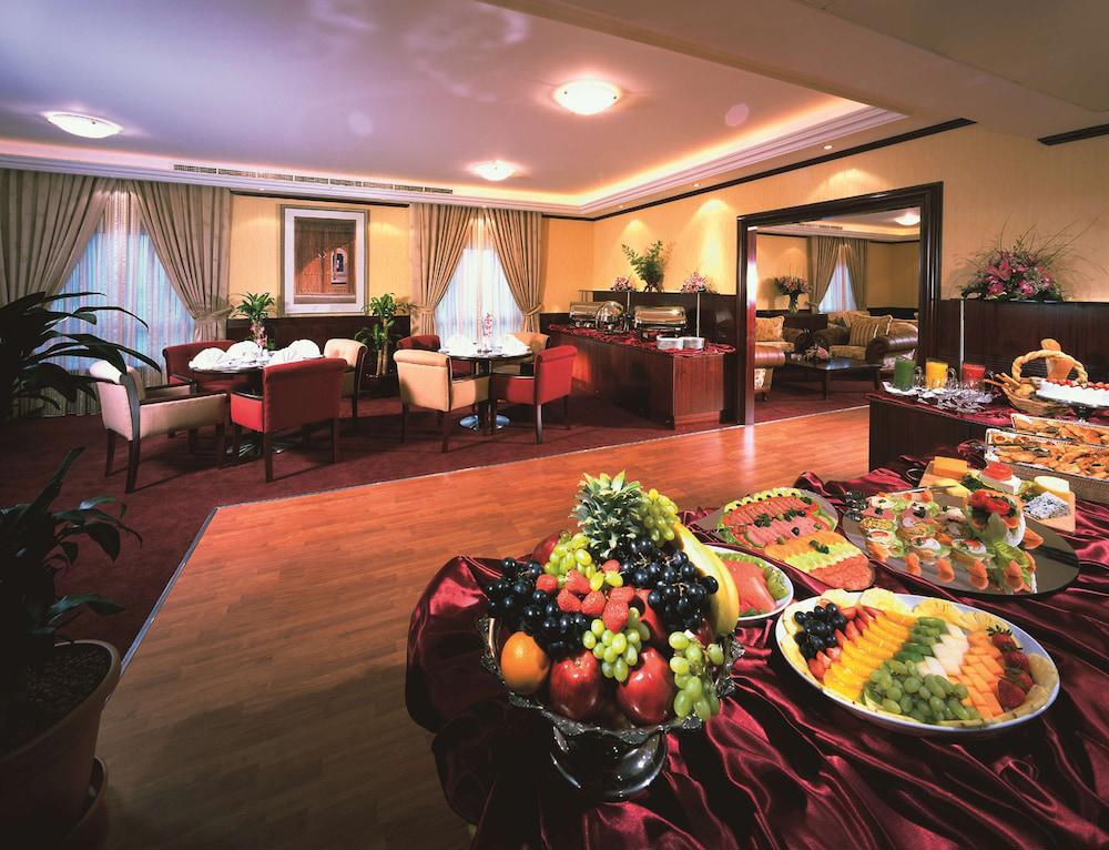Al Bustan Center & Residence Hotel